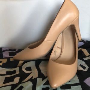 Pointy toe heels